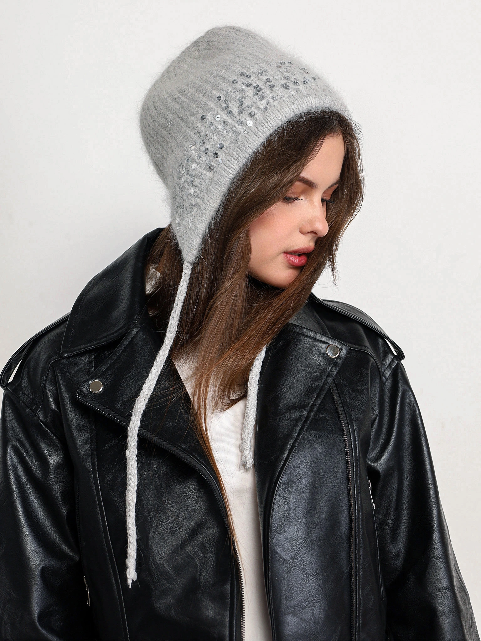 Шапка-чепчик с пайетками в ассортименте